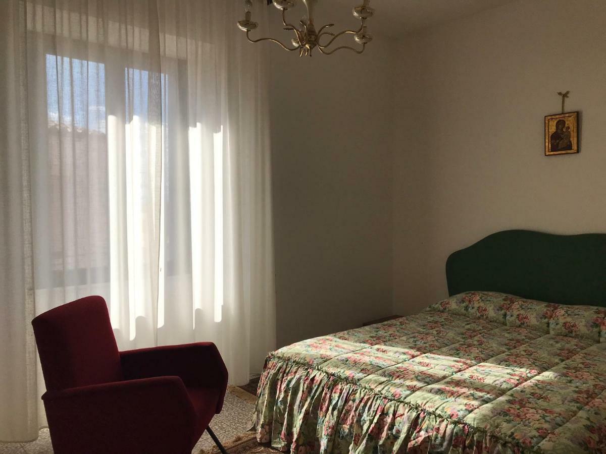 Sardegna vicino ad Olbia La casa nel vicolo Villa Berchidda Esterno foto