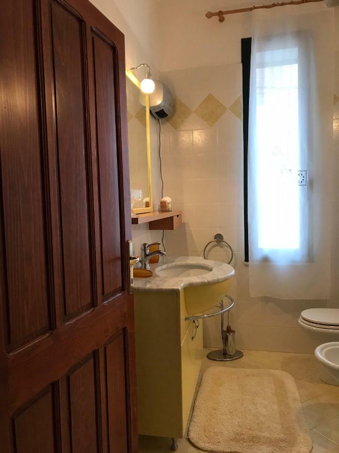 Sardegna vicino ad Olbia La casa nel vicolo Villa Berchidda Esterno foto