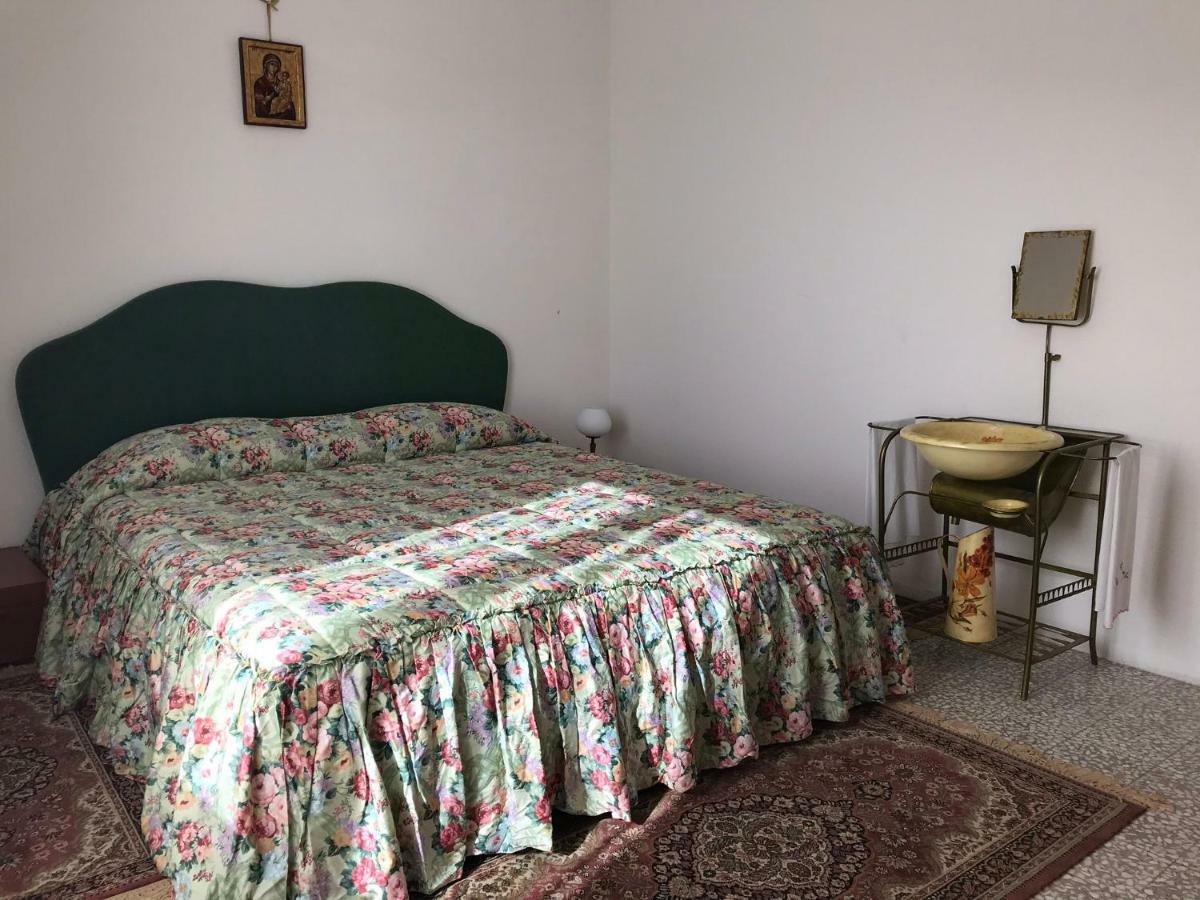 Sardegna vicino ad Olbia La casa nel vicolo Villa Berchidda Esterno foto