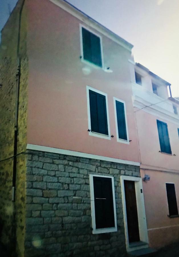 Sardegna vicino ad Olbia La casa nel vicolo Villa Berchidda Esterno foto