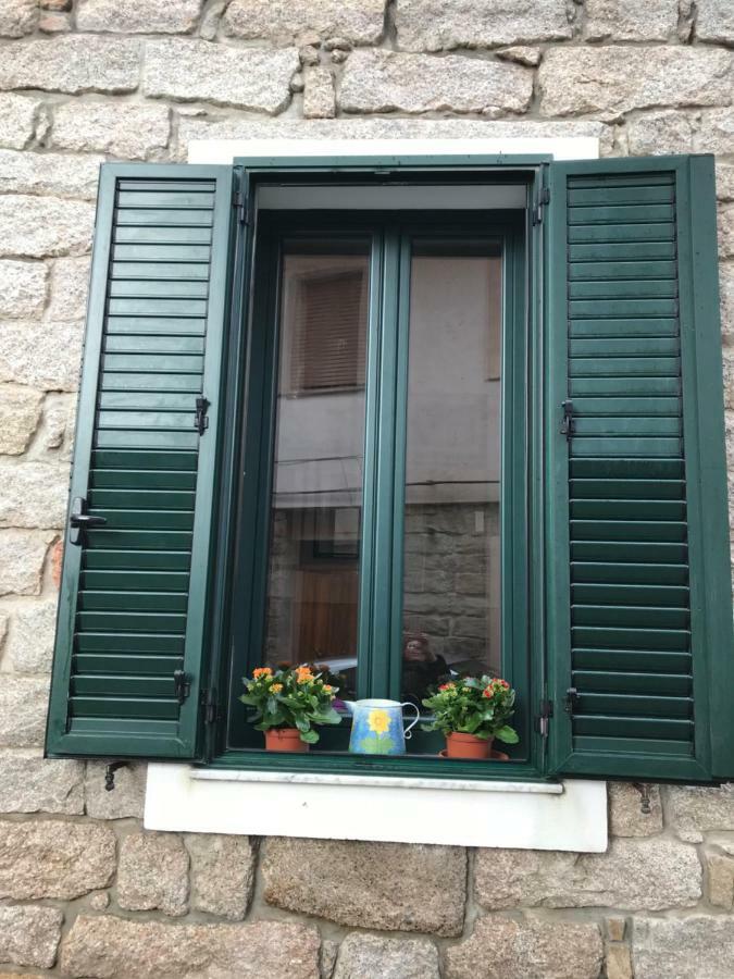 Sardegna vicino ad Olbia La casa nel vicolo Villa Berchidda Esterno foto