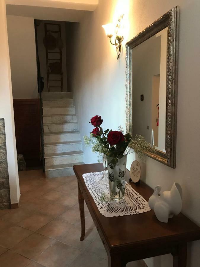 Sardegna vicino ad Olbia La casa nel vicolo Villa Berchidda Esterno foto