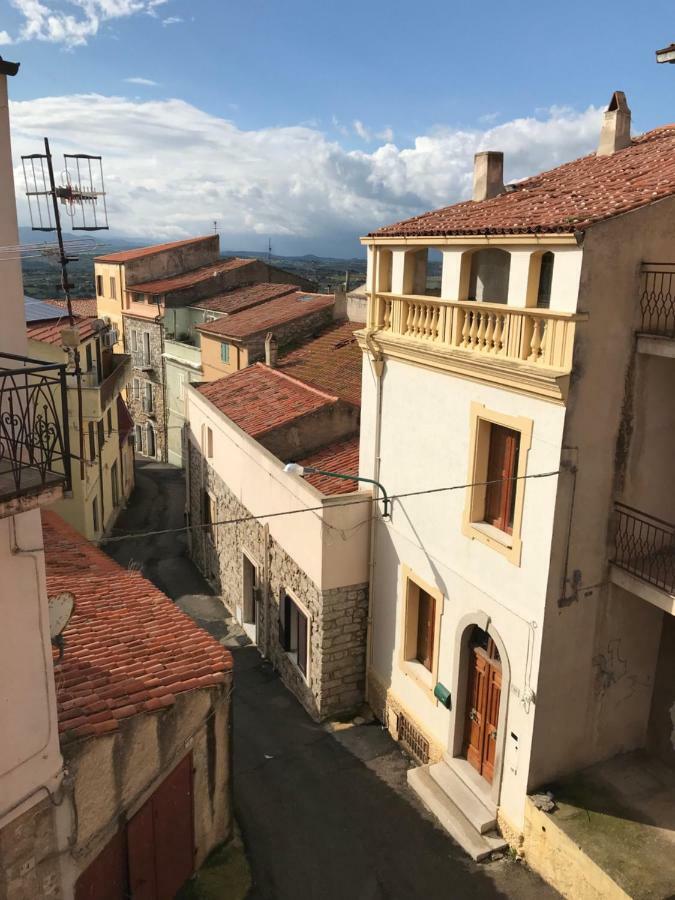 Sardegna vicino ad Olbia La casa nel vicolo Villa Berchidda Esterno foto